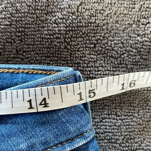 Levi’s mid rise embroidered skinny jeans 29 EUC - Picture 6 of 8